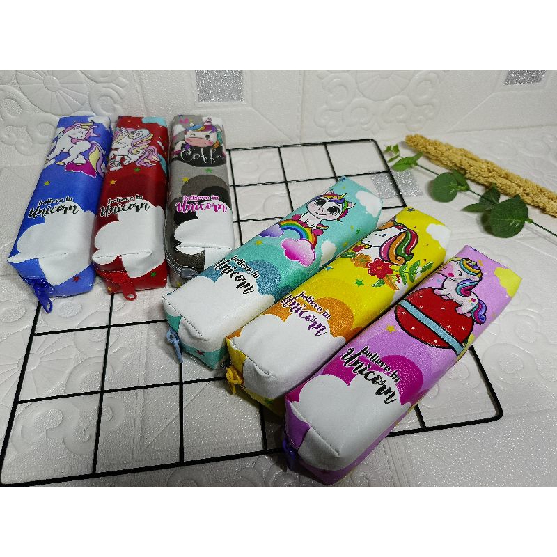 

Tempat Pensil Tepak Pensil Motif Unicorn Lucu