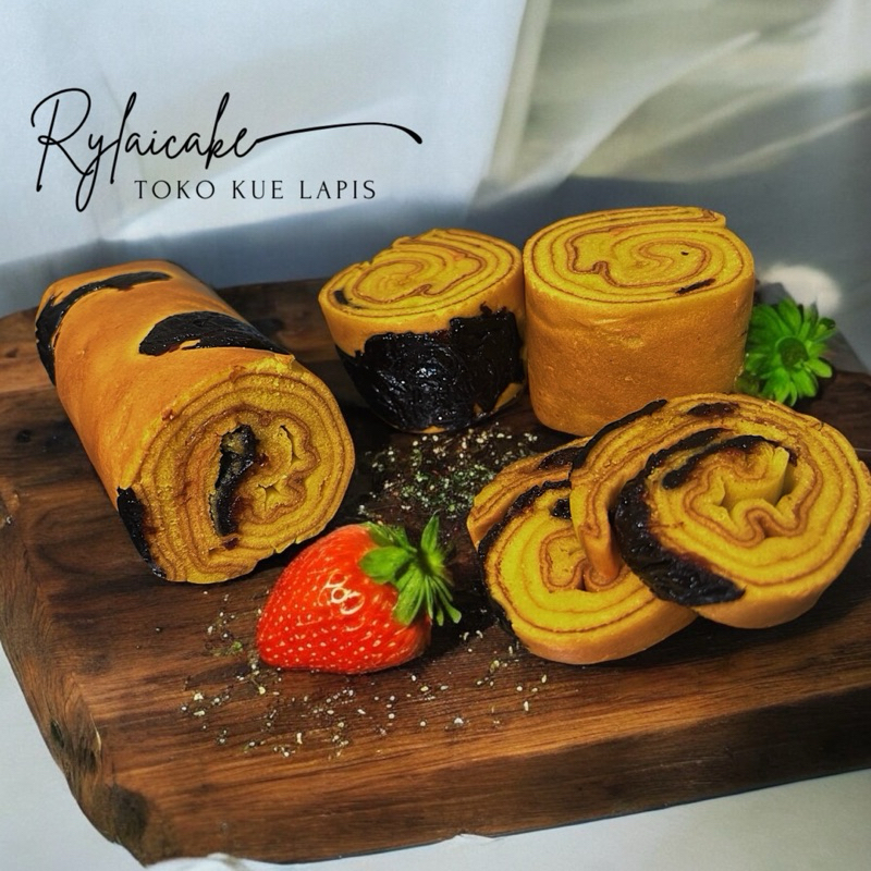 

Rylaicake - KUE LAPIS ROLL PRUNE (KECIL UK. P22 x L5cm) KUE LAPIS GULUNG