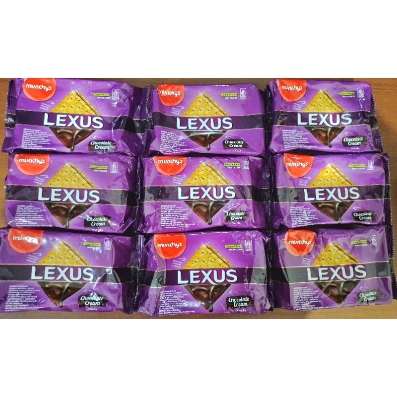 

BISKUIT MUNCHYS LEXUS SANDWICH COKLAT 76 GRAM 4 SACHET@19 GRAM ROTI KERING MUNCHYS