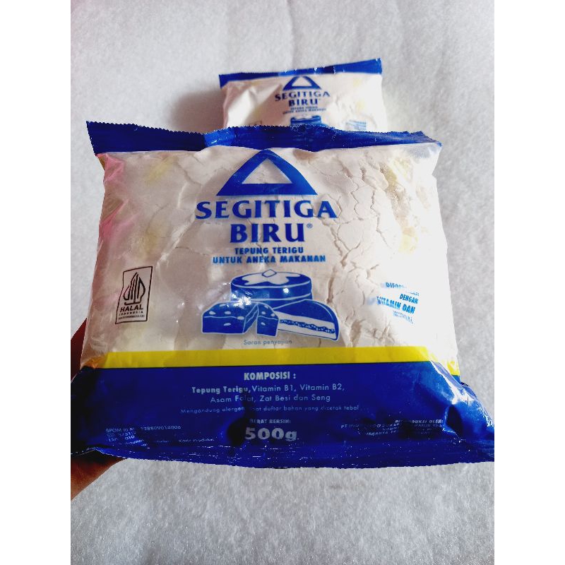 

Tepung terigu Cap Segitiga Biru 500gram
