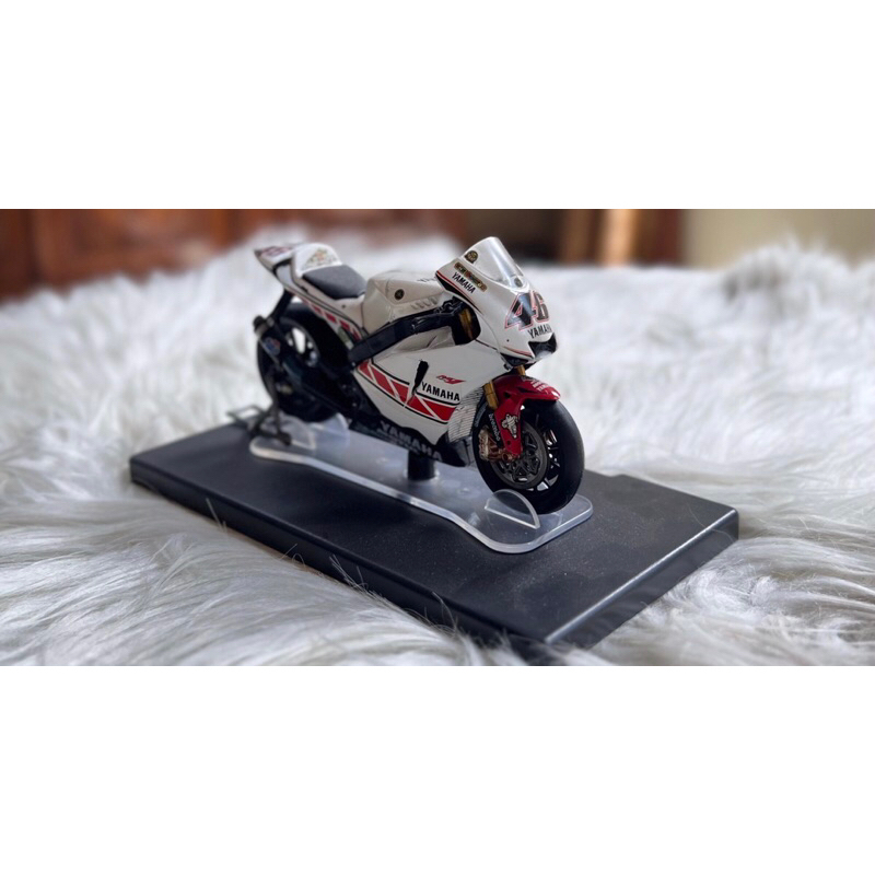 DIECAST MOTOGP YAMAHA ROSSI 2005 VALENCIA LEO MODELS Loose