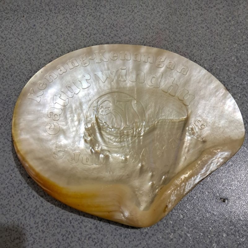 Jarang Kulit kerang cangkang kerang mutiara ukuran besar 23 cm Peringatan Bank BNI tahun 1973