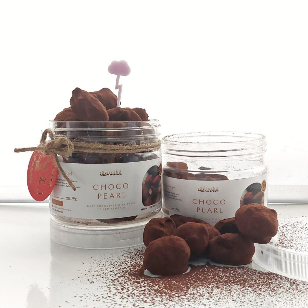 

COKELAT KURMA ISI ALMOND CHOCOPEARL / OLEH OLEH HAJI UMROH