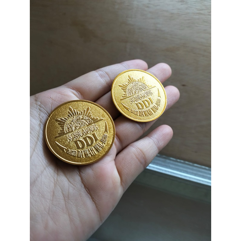 Pin custom logo Sepuh emas