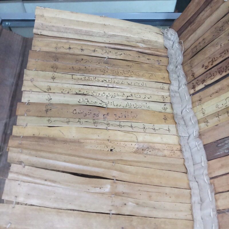 Al Qur'an Daun Lontar Tulisan Tangan 30 juz