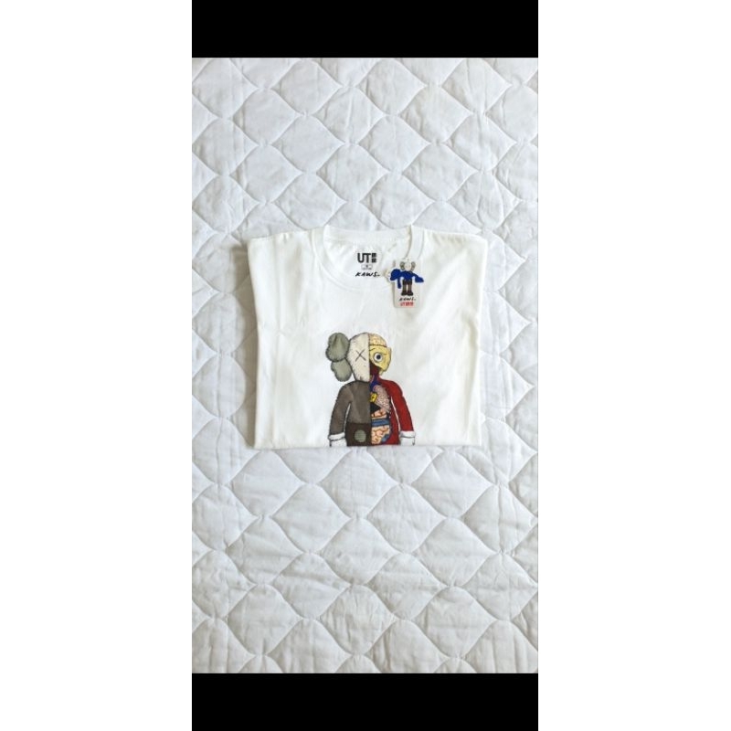KAWS uniqlo anatomy size M white t shirt limited edition first release original / kaos baju putih ba