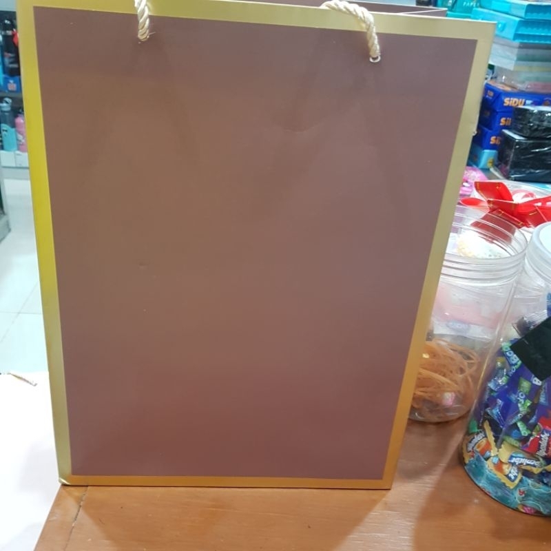 

Paper Bag Kertas Polos List Emas Besar Coklat Tua / Kantong Bingkisan Tali Tambang S03-1