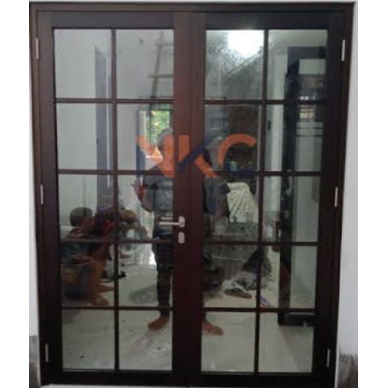 1set pintu dan kusen alumunium dan kaca dengam rangka alumunium alexindo ketebalan 4 inci kaca riben