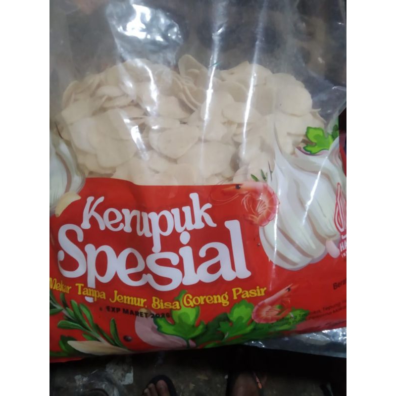 

krupuk bawang pedas mentah / krecek krupuk bawang pedas