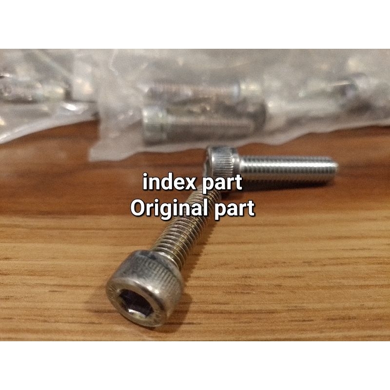BOLT SOCKET 8X30 Baut Segitiga Atas Ninja 2 Tak Baut Cakopan Stang Ninja SS KLX Original 92150-1407 