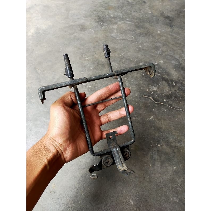 Pangkon Dudukan Breket Lampu Depan Suzuki Satria Fu F Original Bekas Copotan Motor Second 2nd