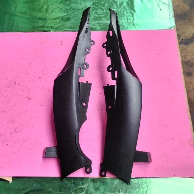 sambungan body belakang Suzuki SkyDrive 125 . original