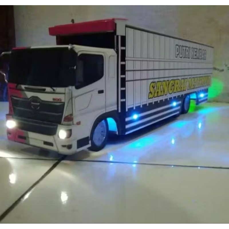 Miniatur truk hino 500 tronton remote control