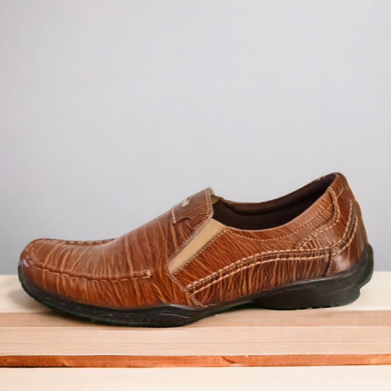 Sepatu Kulit Pria milenial LACOSTE Premium