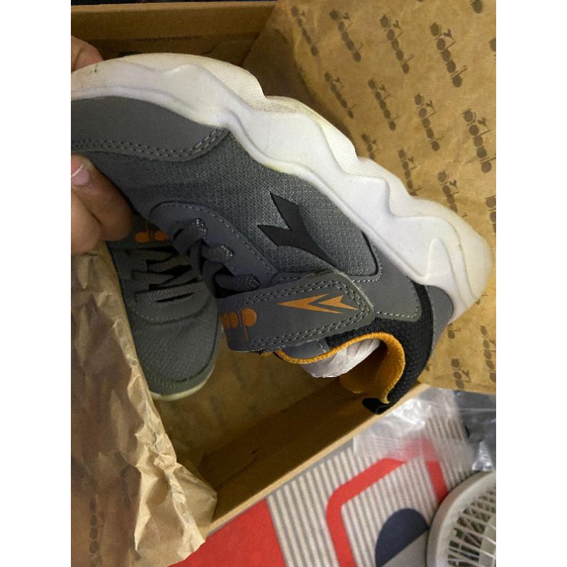 SEPATU DIADORA JR