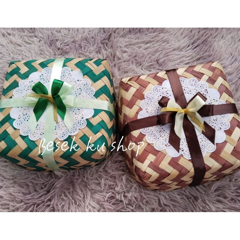 Besek bambu batik free pita 20x20