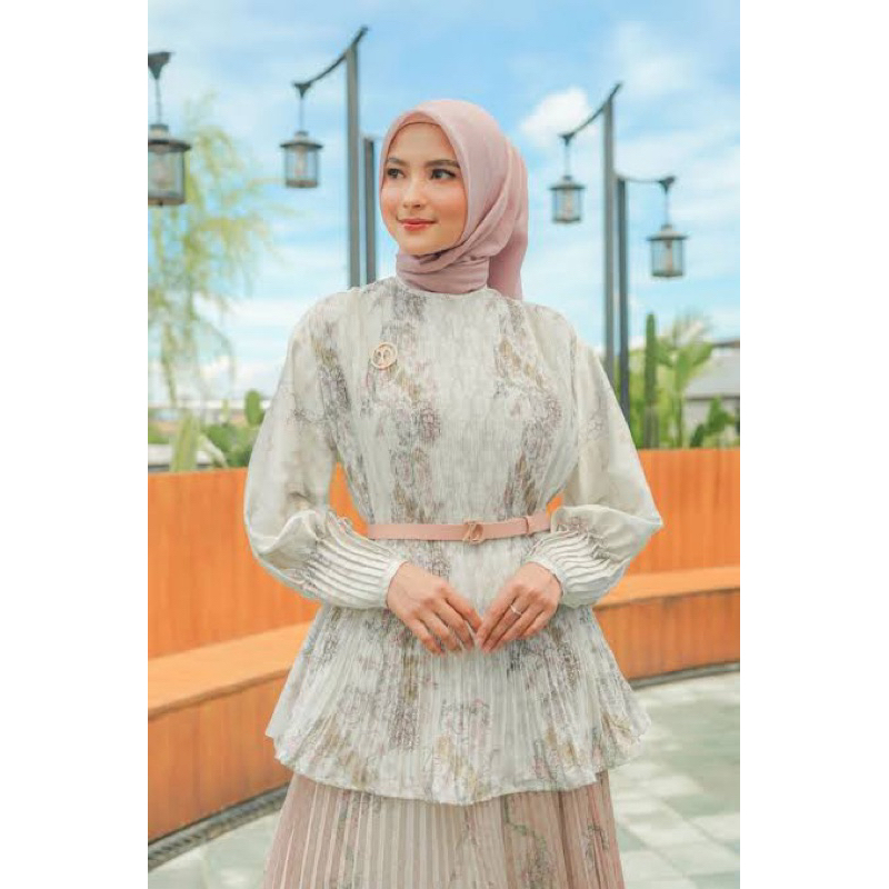 Zytadelia Otten Pleated Blouse