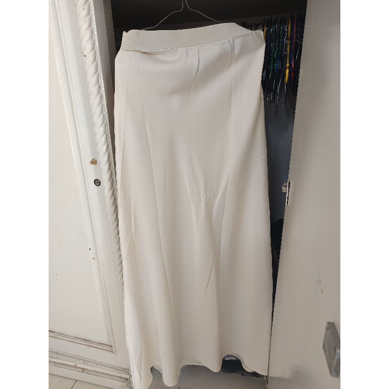 Rok Satin Duyung Ivory