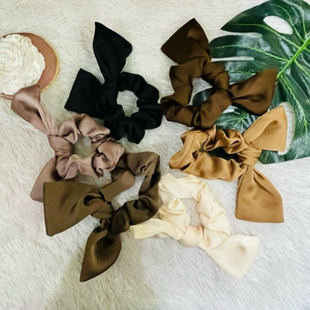 

Karet Rambut Scrunchies Satin Pita