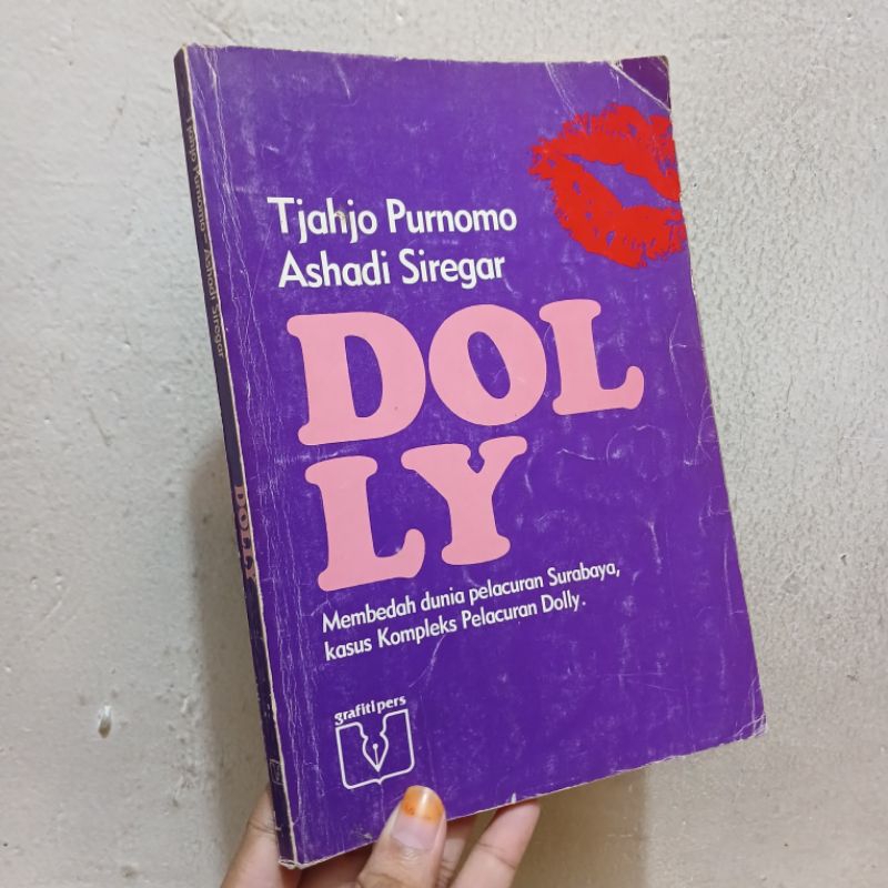 Dolly Membedah Dunia Pelacuran Surabaya | Tjahjo Purnomo & Ashadi Siregar