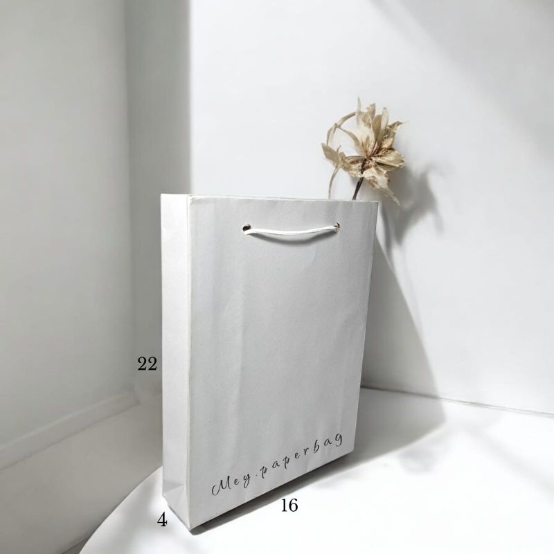 

Isi 12 (1 LUSIN) Paper Bag Putih Polos Uk 16x4x22