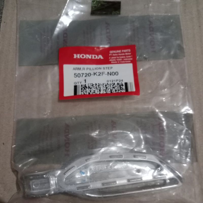 AHM 50720-K2F-N00 Footstep pijakan kaki blkng kanan Scoopy K2F 2021