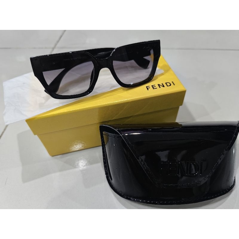 Kaca mata Fendi F Black (second)