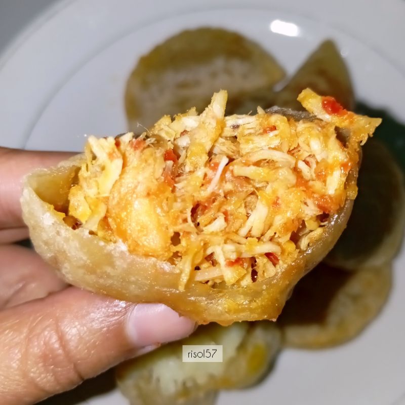 

cireng isi ayam suwir pedas 10pcs jando bakso keju risol57