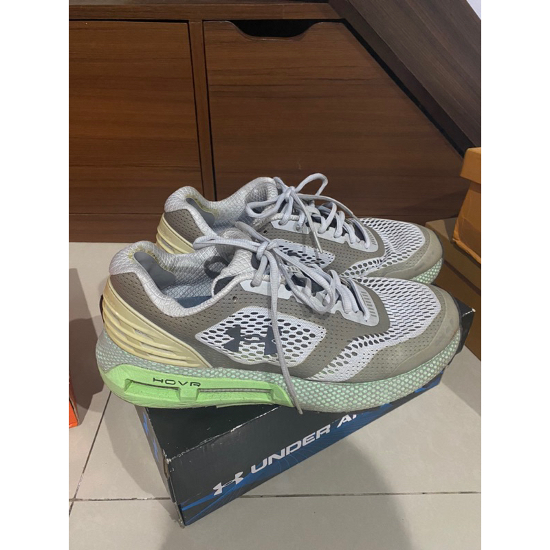 UNDER ARMOUR HOVR SIZE 43