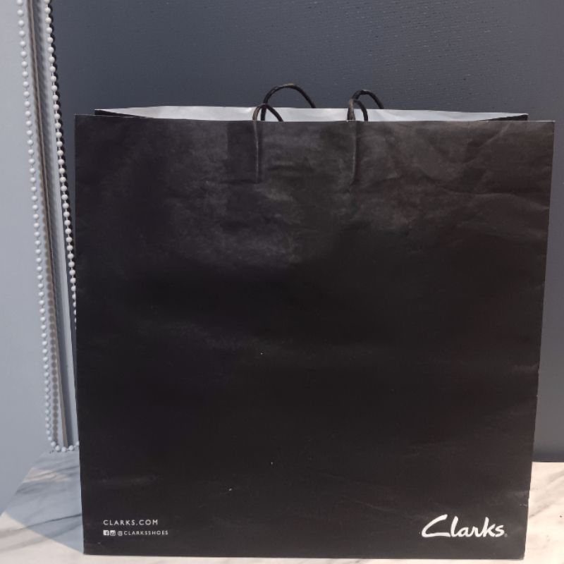 

PAPERBAG CLARKS LARGE