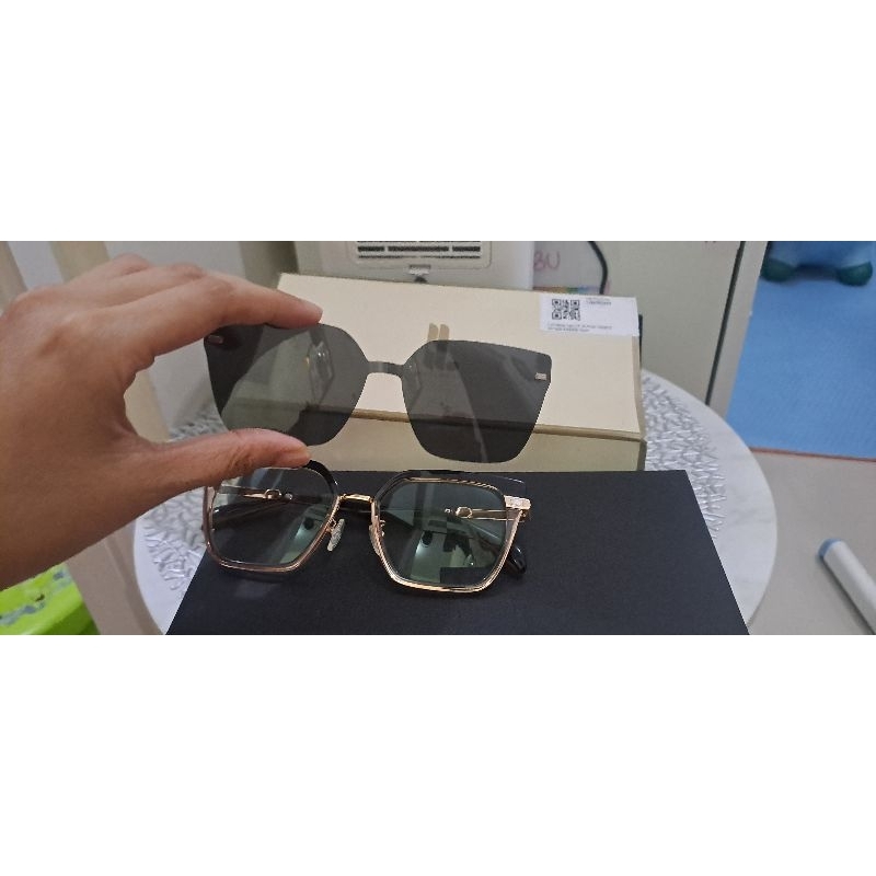 preloved like new halle HEYLOCAL KACAMATA magnet 2 in 1 sale