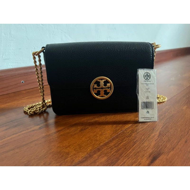 Tas Selempang Hitam dengan Rantai Emas