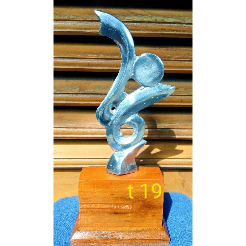 Tropi/piala logam SCTV