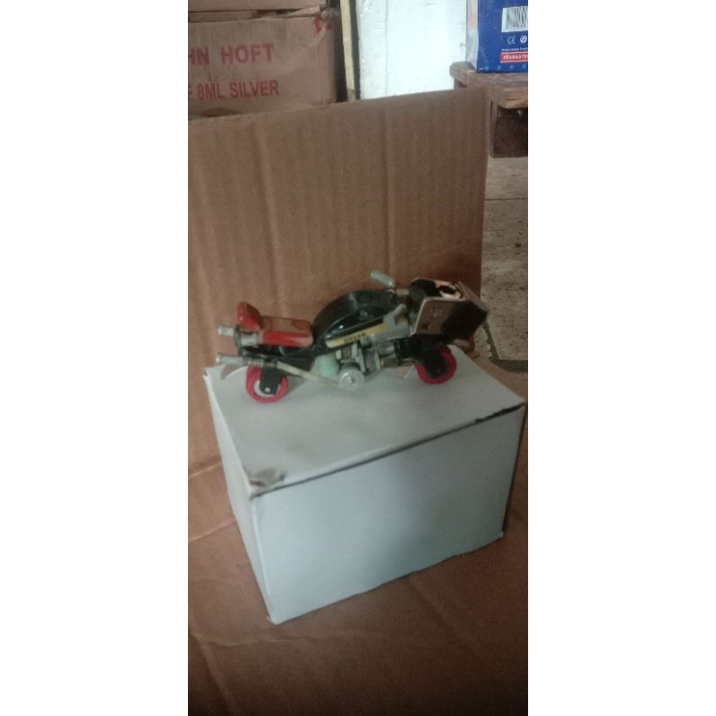 MINIATUR MOTOR BALAP (bahan korek gas)