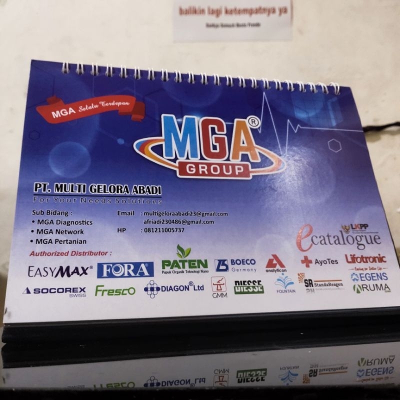 

kalender Meja 2025 custom dudukan HardCover
