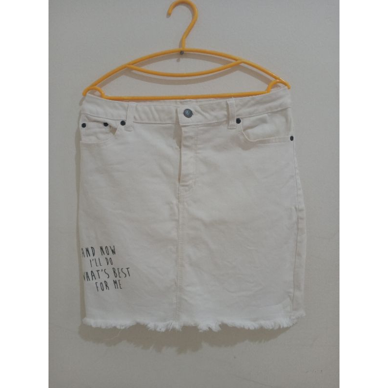 Preloved rok jeans putih second like new / preloved rok span dust jeans second / preloved rok putih 