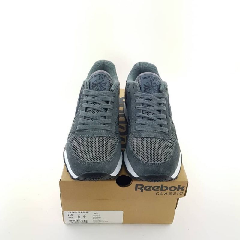 Sepatu Pria Reebok Classic Leather Grey White