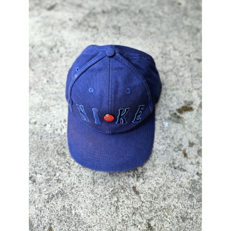 Vintage Topi Nike Basketball