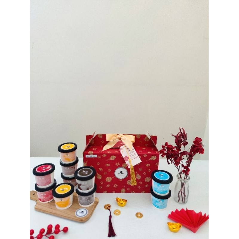 

Hamper gelato CNY Chinese New Year 8 cups