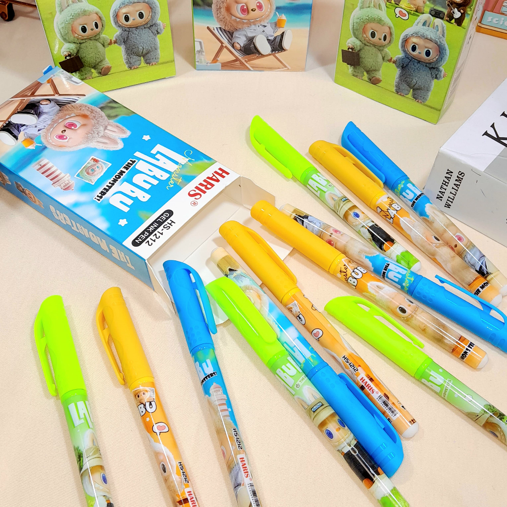 

Pulpen VTRO LABUBU Versi-2 1 Kotak isi 12 PCS tinta hitam Lucu Cute / Pen V-tro Labubu Versi 2 Paket 1 lusin isi 12pcs Lengkap Imut Unik Alat Tulis Perlengkapan Sekolah Anak Kekinian Harga Termurah Bisa Grosir dan COD