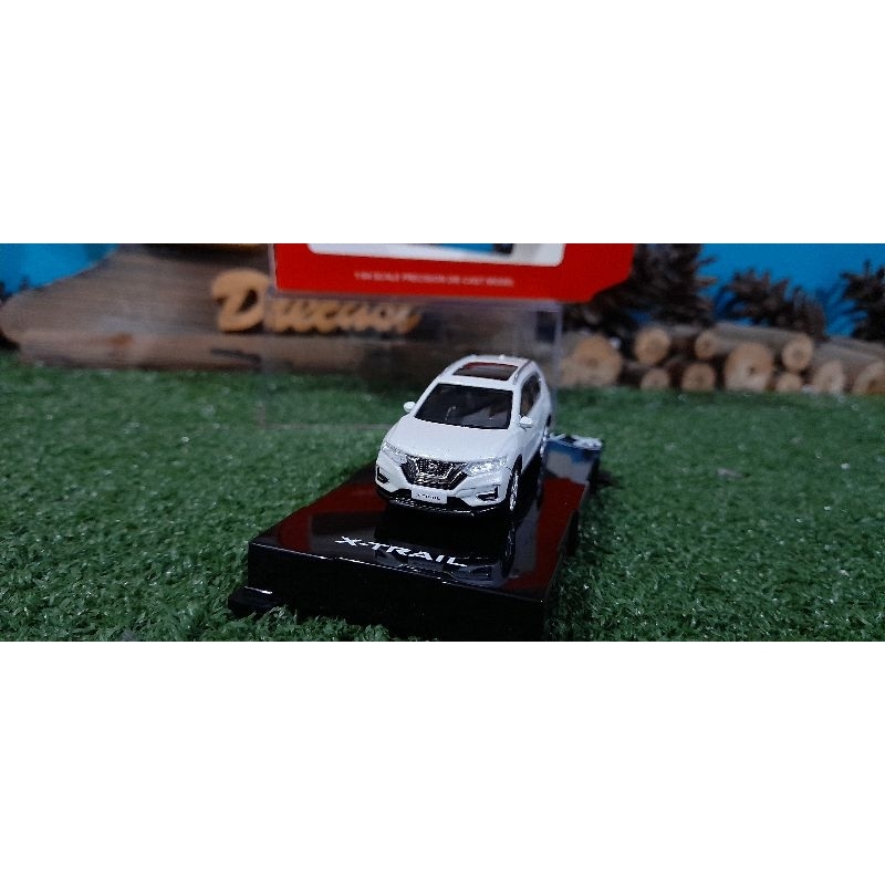 Diecast Miniatur Nissan Xtrail T32 putih minus skala 1:64