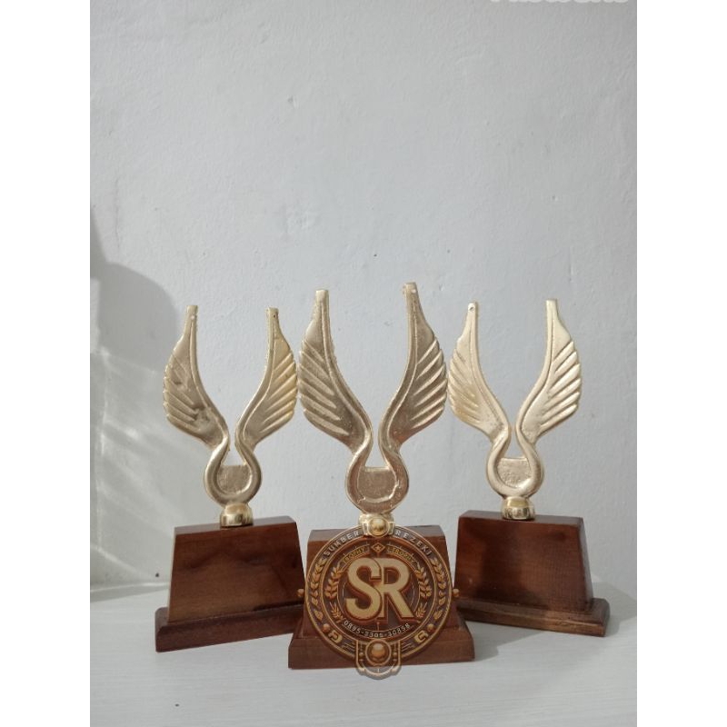 Thropy Kicau Gold Istimewa