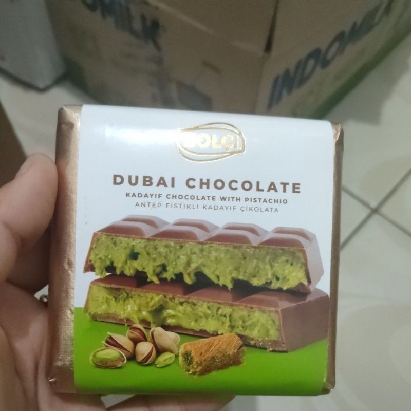 

dubai coklat bolci dengan full pistachio dan kunefe asli