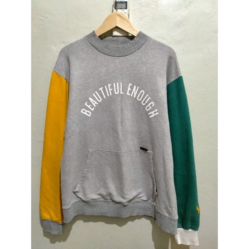 Motive Street Beautiful Enough Pernah Dipakai Crewneck