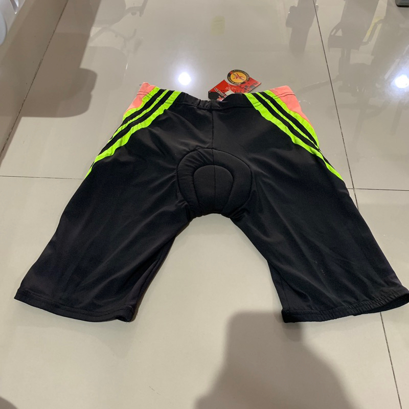 CELANA SEPEDA PENDEK