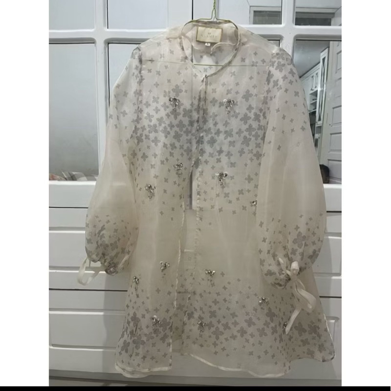 Wearing klamby outer