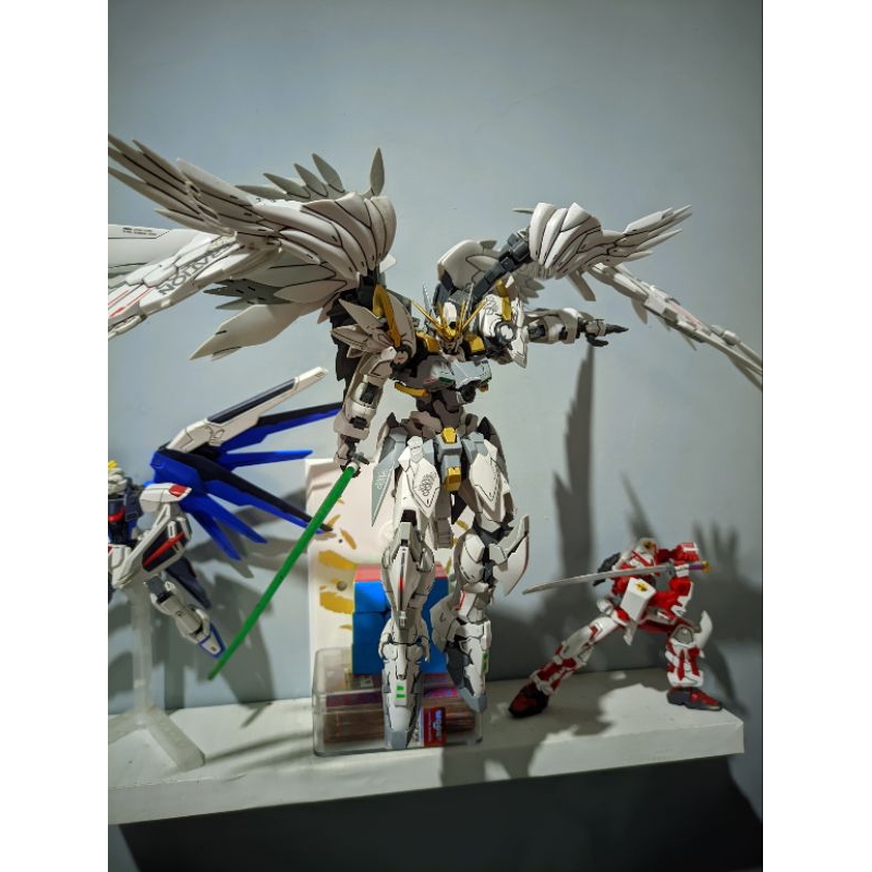 gundam wing zero snow white bootleg sudah di rakit ukuran 1/100 atau mg