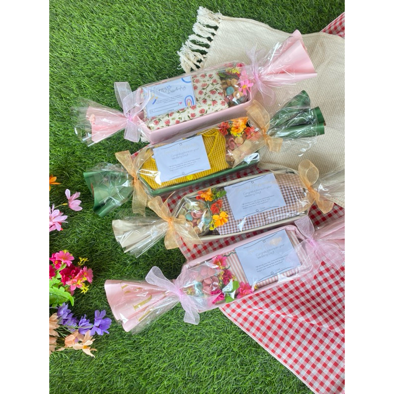 

Buket Baju Free Mini Snack | Hampers Ramadhan | Kado Ulang Tahun | Kado Pernikahan | Kado Graduation | Kado Engagement
