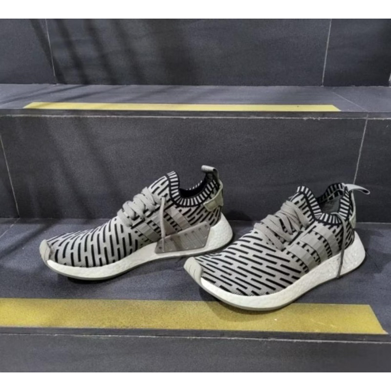 Sepatu Sneaker Kets Adidas NMD R2 PK olive black BA7198 Original uk9