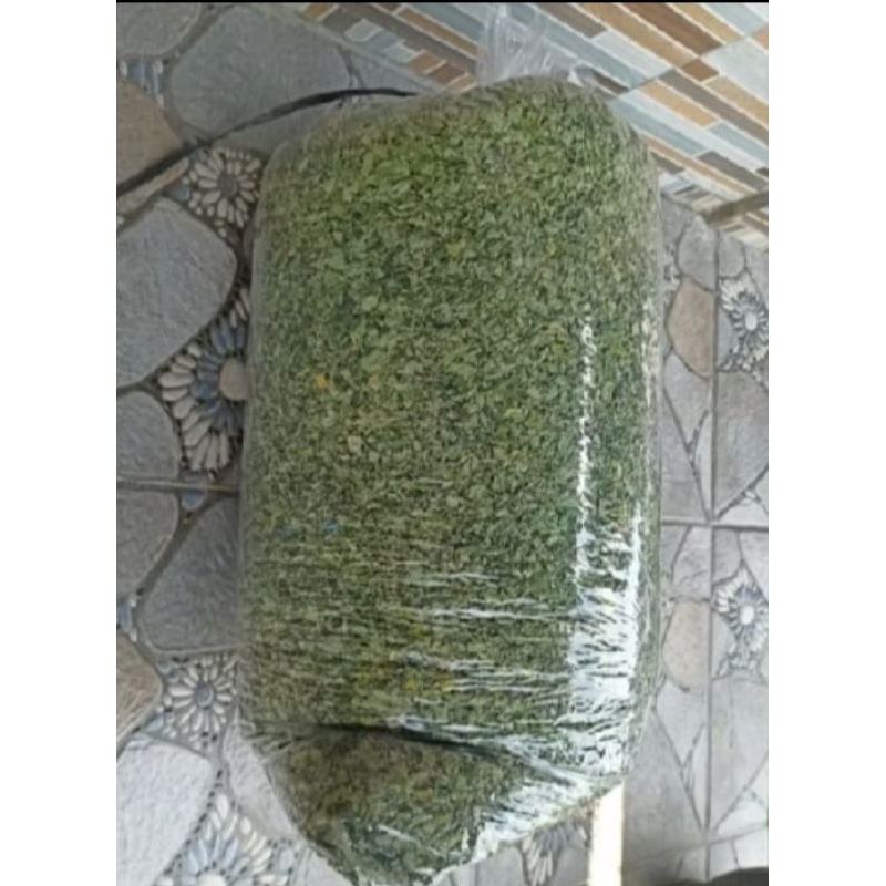 

daun kelor kering berat 1 kg